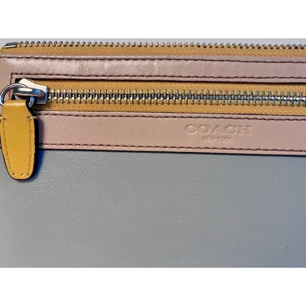 Coach Colorblock Leather Wristlet Grey Beige Yellow‎ Zip Top Clutch Wallet